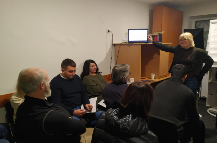 How to create a body of self-organization of population in a community: a training for activists took place in Chuhuiv 